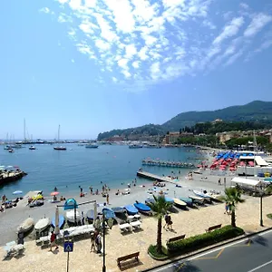  Apartment Un Tuffo Nel Mare By Portofinovacanze